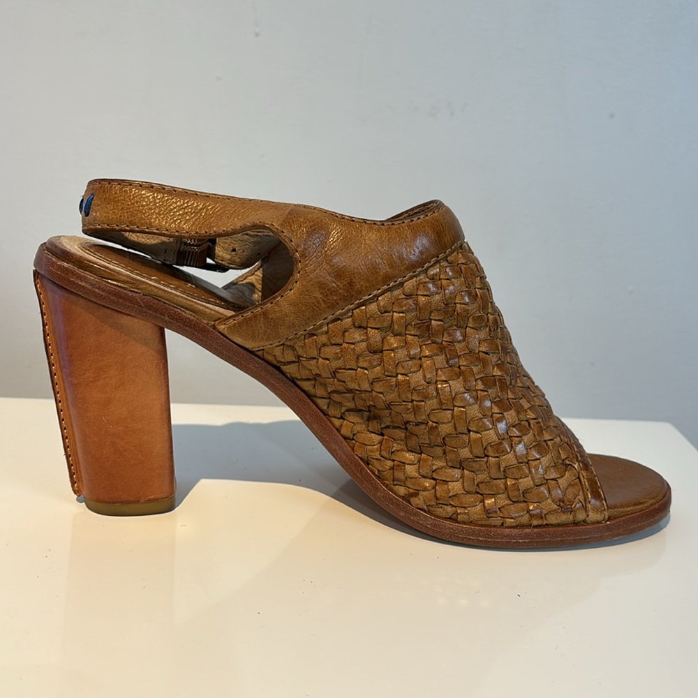 FRYE Sofia Women's Heels Sandals Size Brown Woven Leather Buckle 4" Heel size 8 - Picture 7 of 14